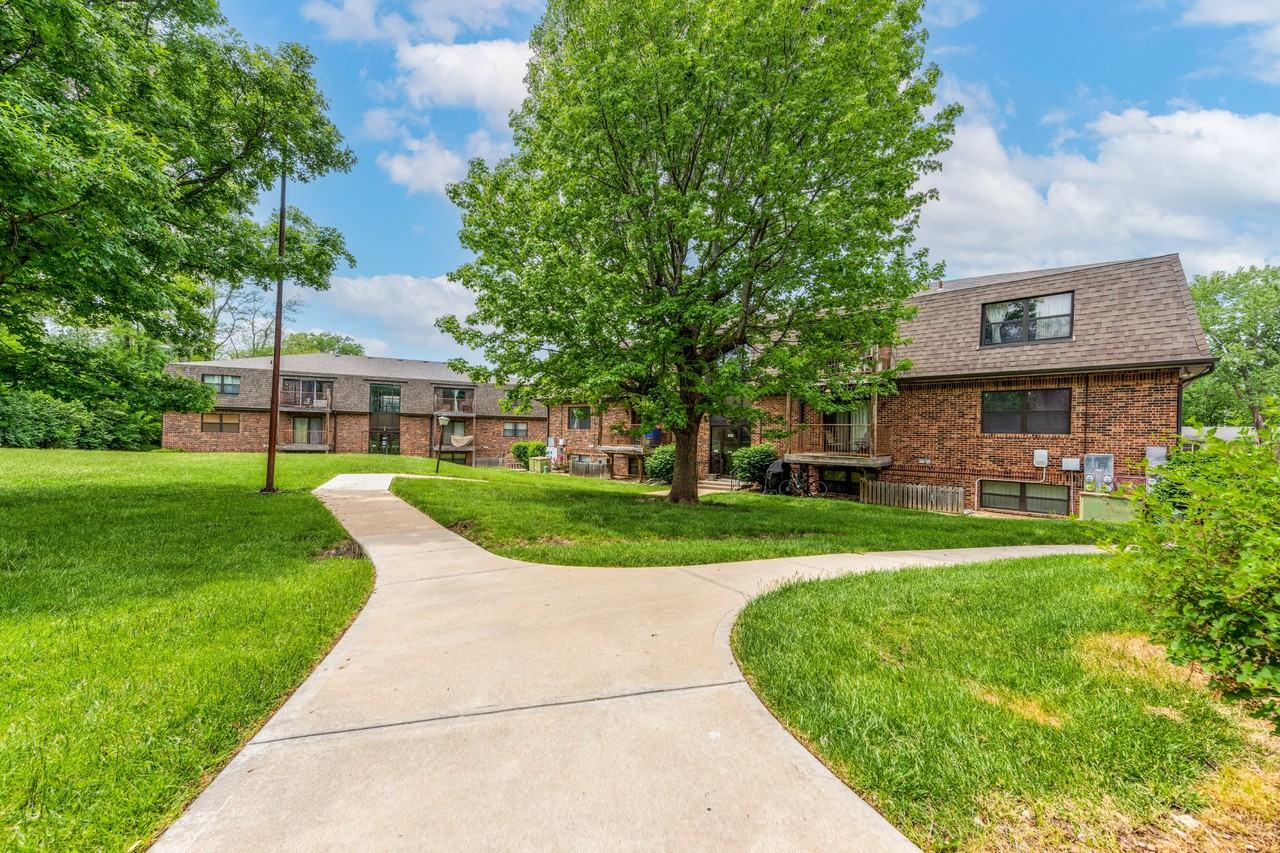 Robin Hills Apartments 607 Sw 2nd St, Lees Summit, MO 64063 Zumper