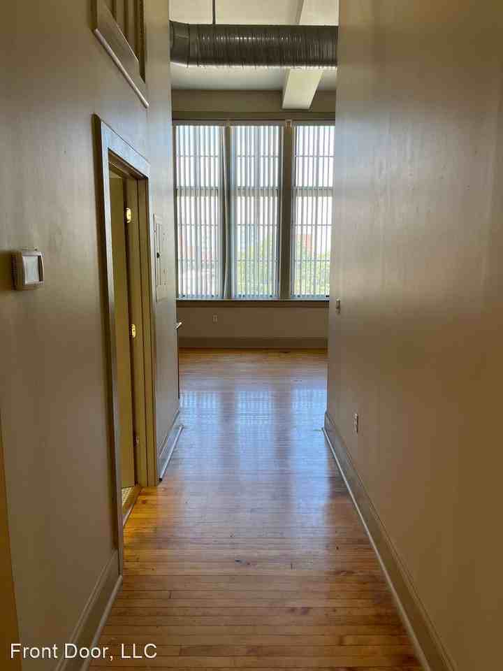 Theresa Park Lofts Historic School one Block from SLU Medical Campus