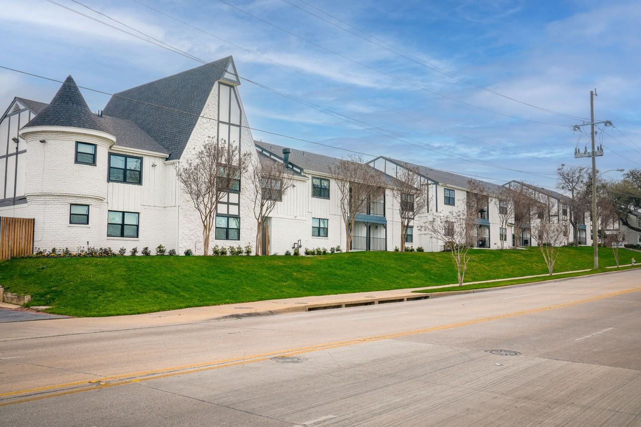 The Sutton on Park Lane Apartments 8900 Park Ln, Dallas, TX 75231