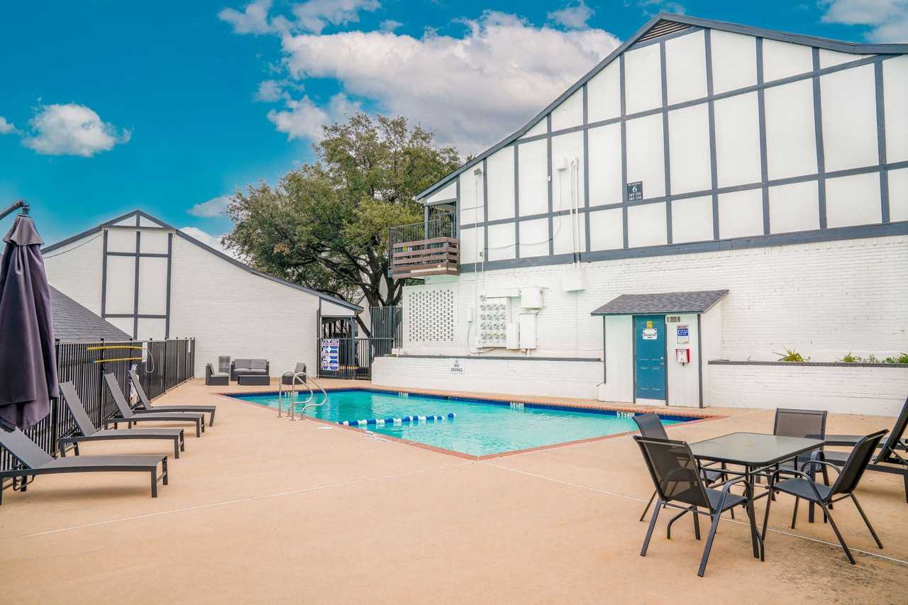 The Sutton on Park Lane Apartments 8900 Park Ln, Dallas, TX 75231