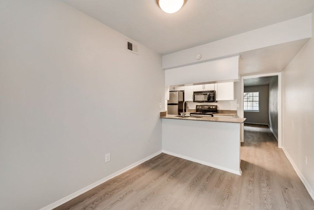 The Sutton on Park Lane Apartments 8900 Park Ln, Dallas, TX 75231