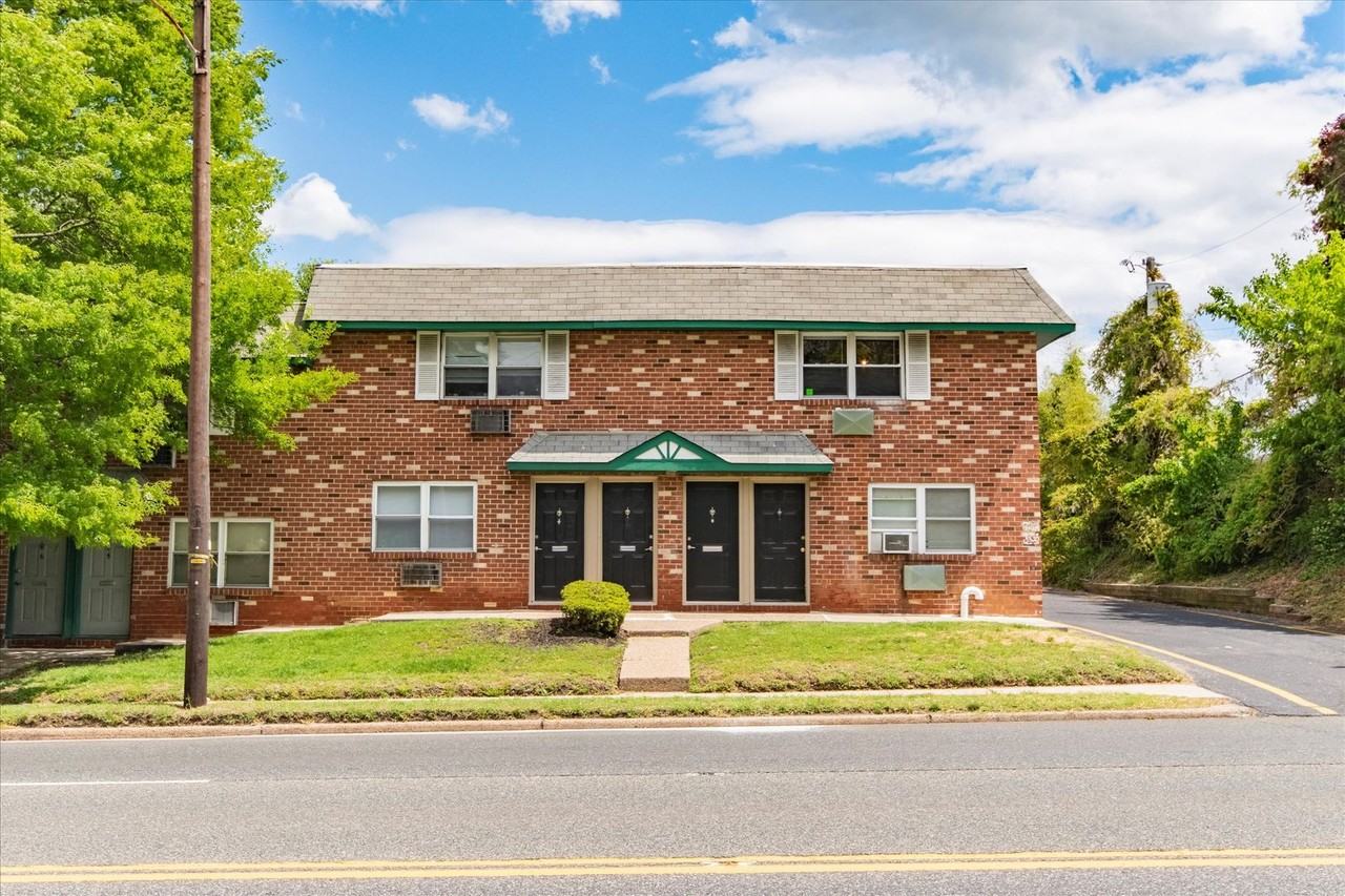 Oak Ridge Apartments 617 N White Horse Pike, Lindenwold, NJ 08021