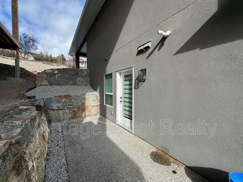 2609 Canyon Crest Lane, West Kelowna, BC V4T 0E3 1 Bedroom House for