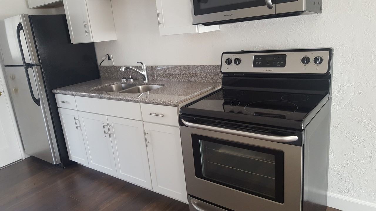 Hedges Plaza Apartments 850 E Hedges Ave, Fresno, CA 93728 Zumper