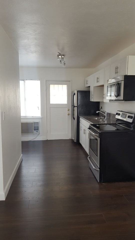 Hedges Plaza Apartments 850 E Hedges Ave, Fresno, CA 93728 Zumper