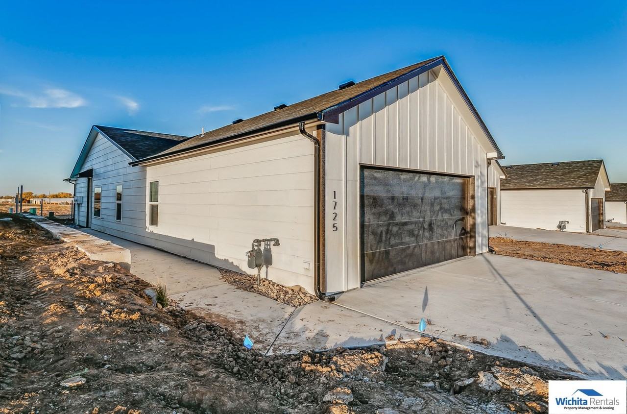 1723 1725 S. Hickory Creek Ct. Apartments in Rainbow Lakes West