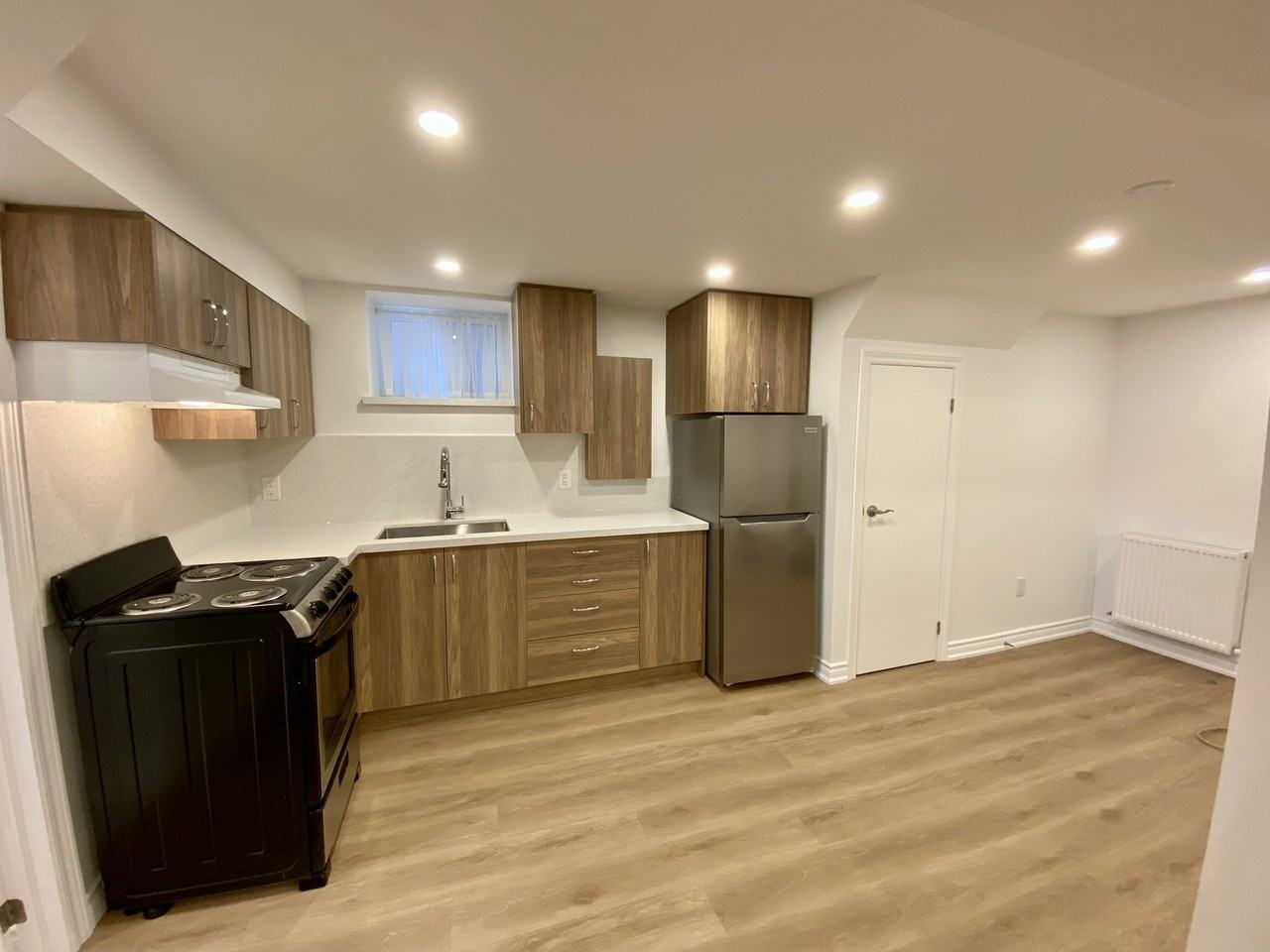 196 Humberside Ave, Toronto, ON M6P 1K6 Studio Apartment for 1,600