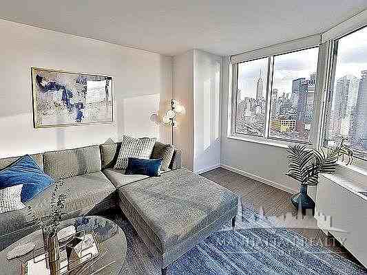 W 42nd St 122, New York, NY 10036 2 Bedroom Apartment for 6,400/month