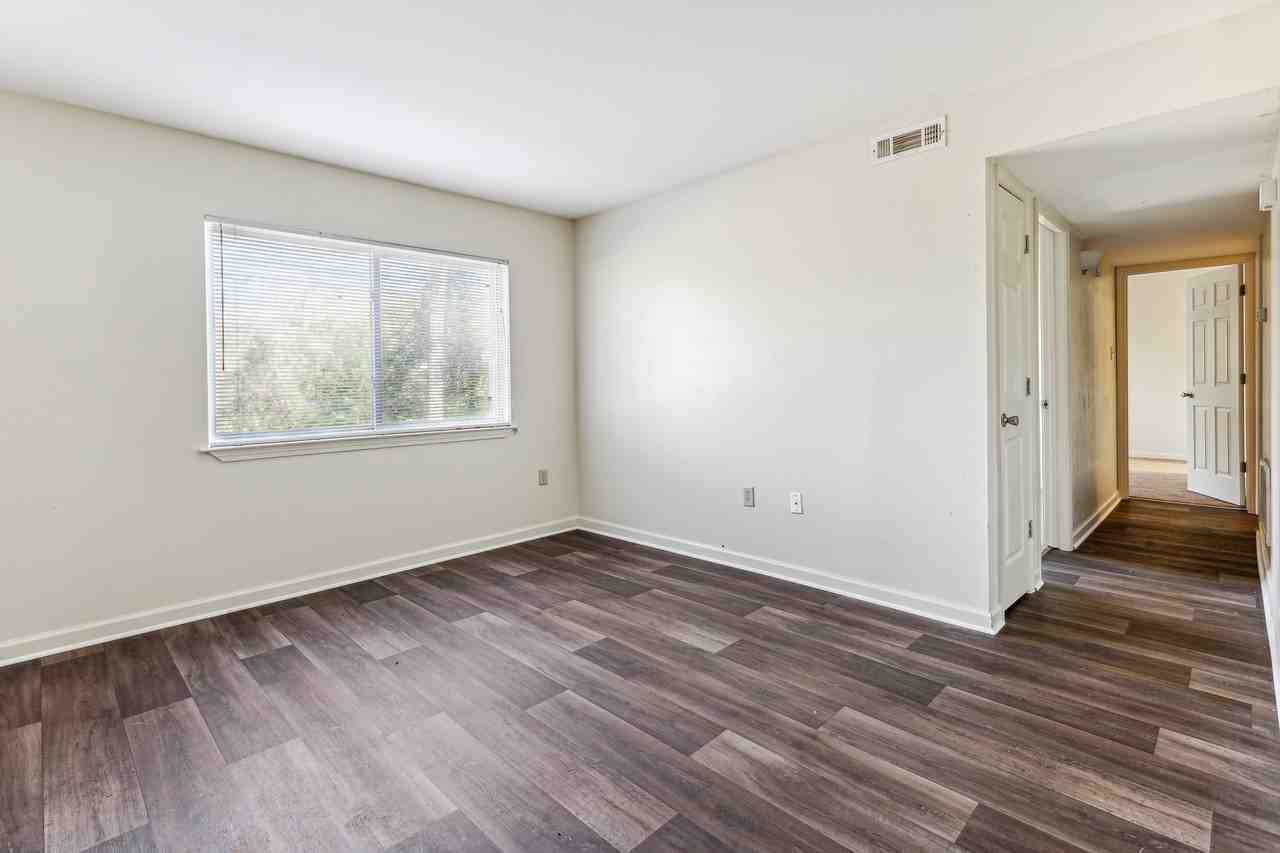 Dove Pointe Apartments 401 South Cambridge Street, Six, SC