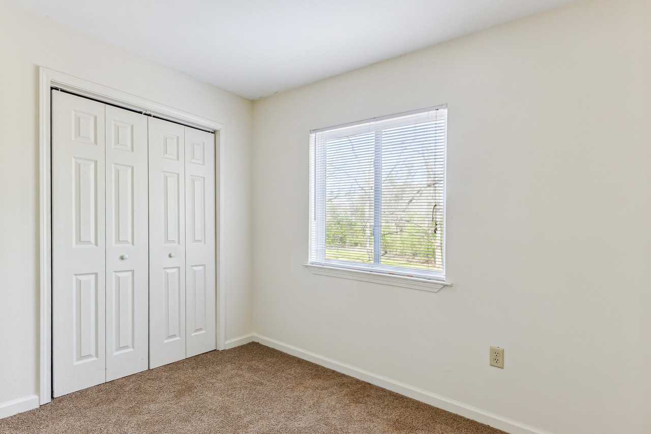 Dove Pointe Apartments 401 South Cambridge Street, Six, SC