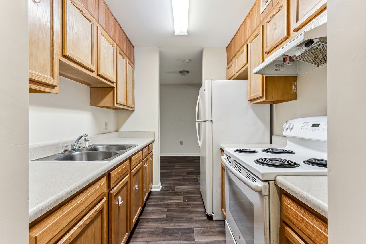 Dove Pointe Apartments 401 South Cambridge Street, Six, SC