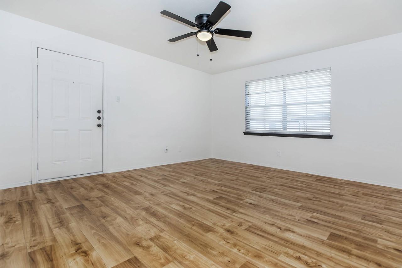 Casa Hills at Dallas West Apartments 4105 S Cockrell Hill Rd, Dallas