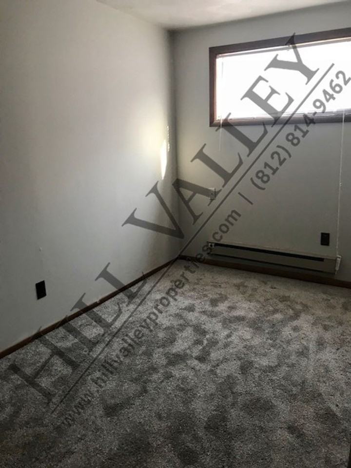 1028 S Center St Apartments in Farrington's Grove, Terre Haute, IN 47807 Zumper