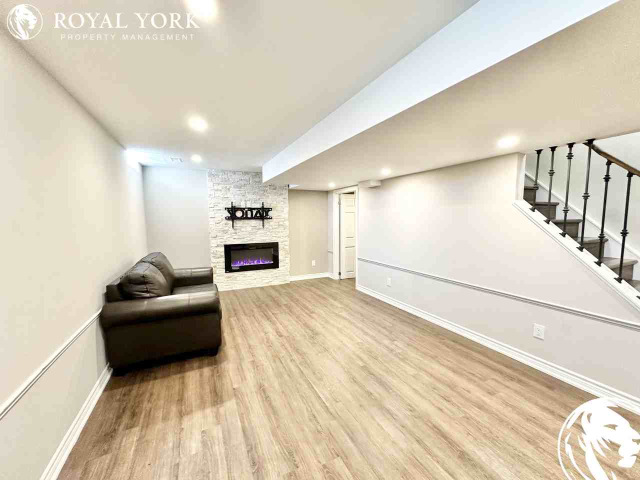 2139 Kingshill Road, Richmond Hill, Ontario L4E 4W9 Apartments 139