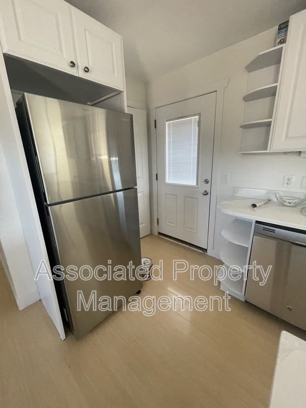 5288 Upper Mission Dr A, Kelowna, BC V1W 5J7 4 Bedroom House for