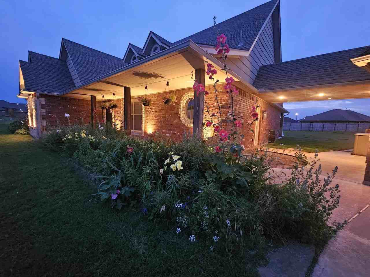 1527 Ne Scenic Rdg 1, Elgin, OK 73538 5 Bedroom House for 2,500/month