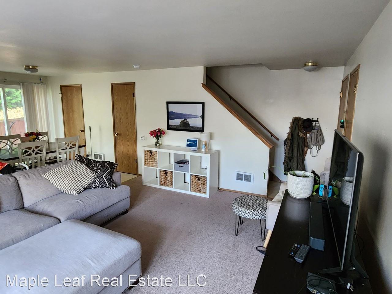 Lake Stevens Duplex within minutes to Frontier Village Apartments