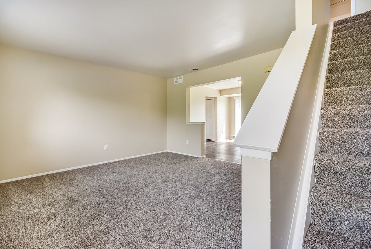 Meadowview Townhomes (Meadowview Street LLC) Apartments 425