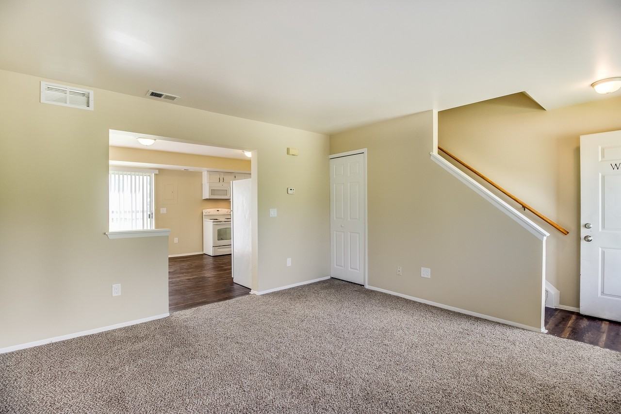 Meadowview Townhomes (Meadowview Street LLC) Apartments 425