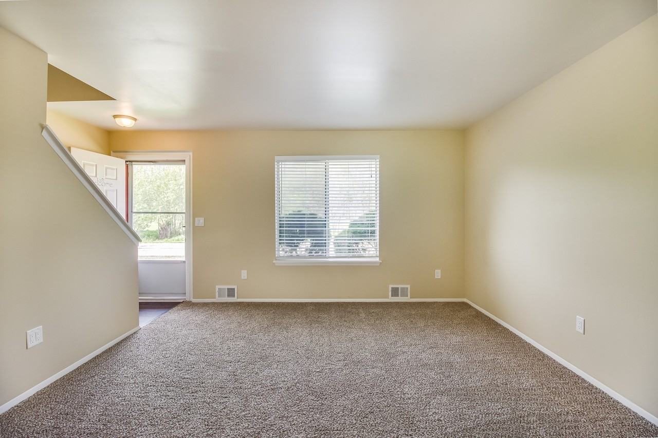 Meadowview Townhomes (Meadowview Street LLC) Apartments 425