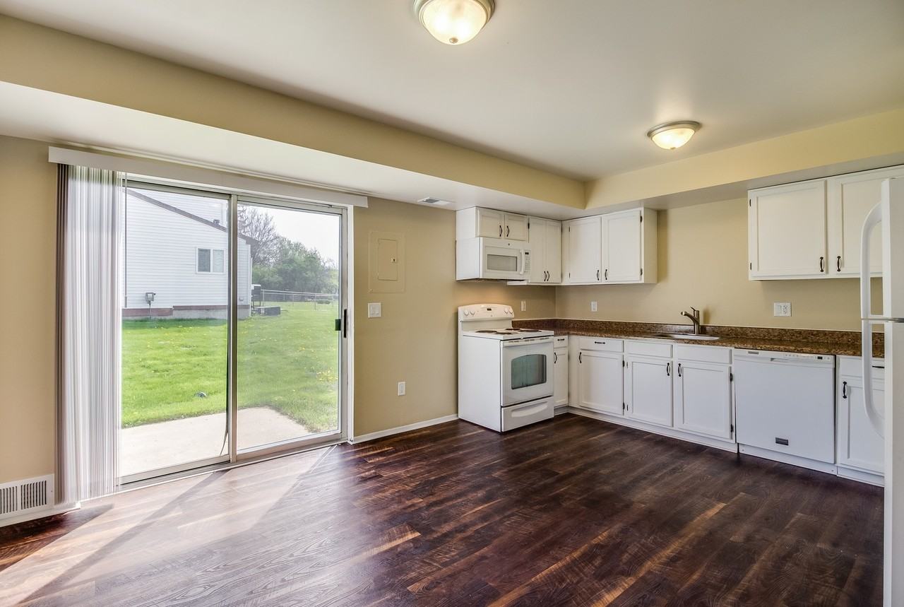 Meadowview Townhomes (Meadowview Street LLC) Apartments 425