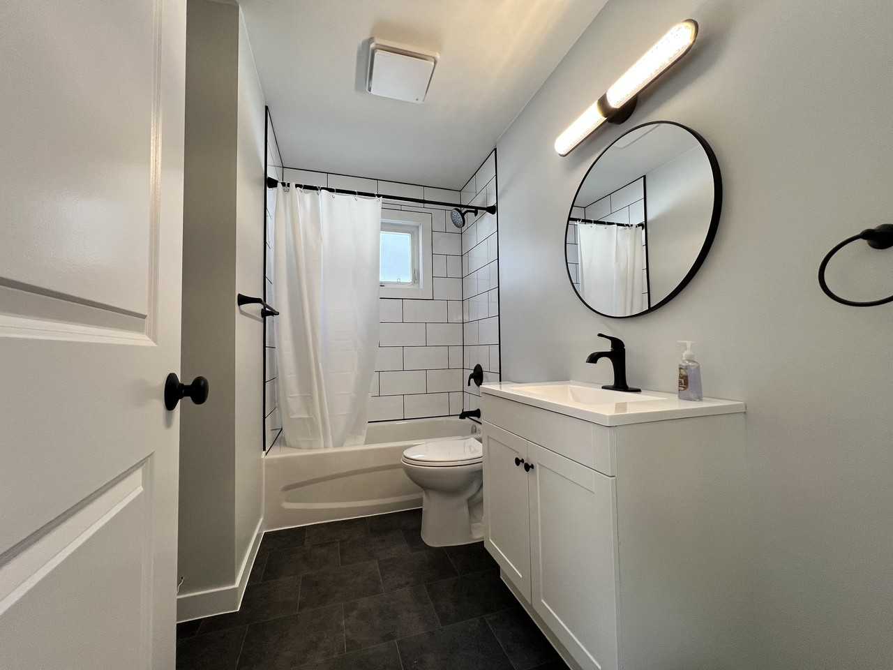 6720 Dewdney Avenue, Regina, SK S4T 6T1, CAN 3 bedroom House Rental