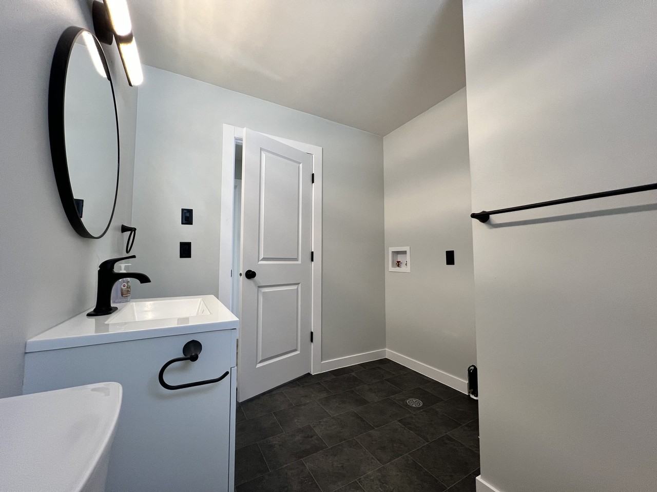 6720 Dewdney Avenue, Regina, SK S4T 6T1, CAN 3 bedroom House Rental