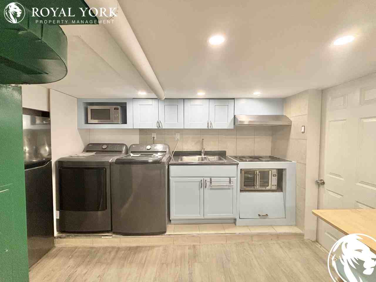 221 Khedive Avenue, Toronto, Ontario M6A 2G1 Apartments 21 Khedive