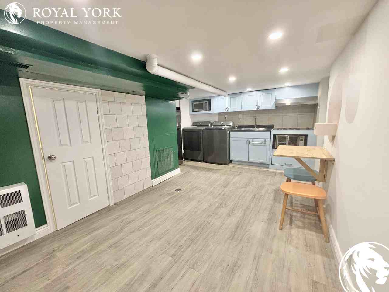 221 Khedive Avenue, Toronto, Ontario M6A 2G1 Apartments 21 Khedive