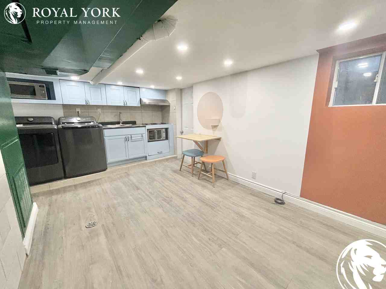 221 Khedive Avenue, Toronto, Ontario M6A 2G1 Apartments 21 Khedive