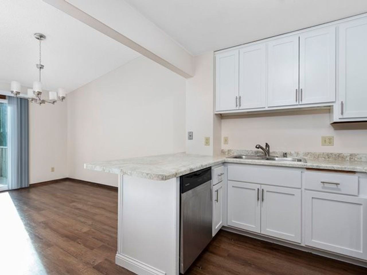 The Nicolet Townhomes Apartments 1410 S Nicolet Rd, Grand Chute, WI