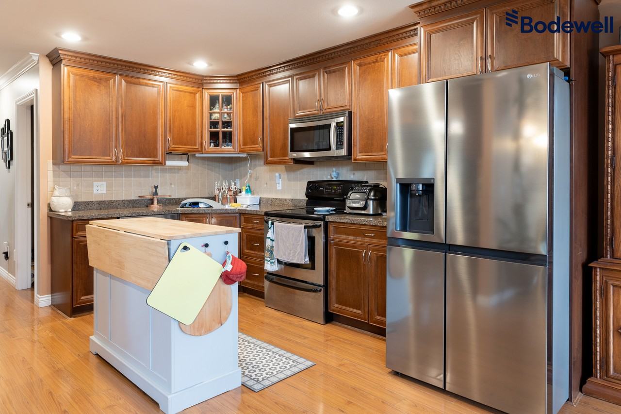 Alderson Avenue Duplex Apartments 650 Alderson Ave, Coquitlam, BC V3K