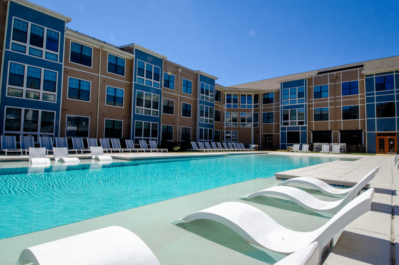 Riverfront Village Student Housing Apartments 2330 Jack Warner Pkwy