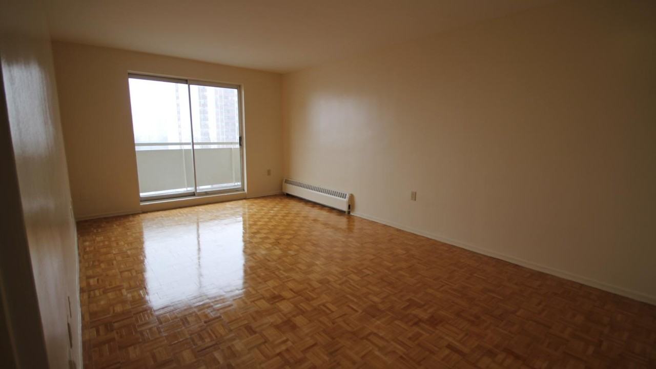 Linda Court Apartments 90 Paisley Blvd W, Mississauga, ON L5B 1E2