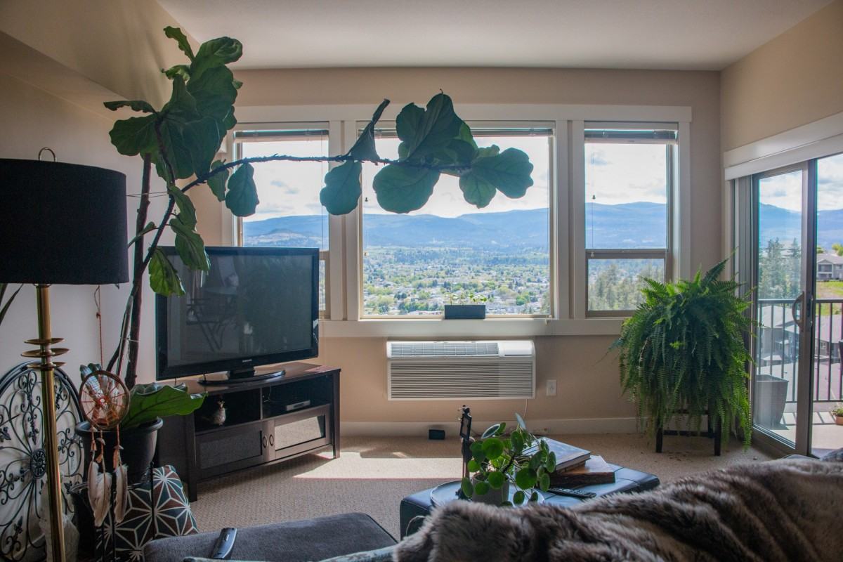 2515 Mount Baldy Dr, Kelowna, BC V1V 3B4 Room for 1,000/month Zumper