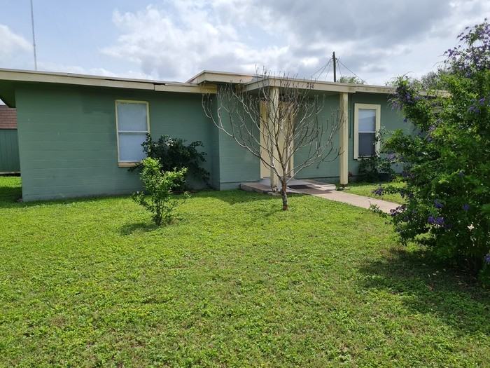216 E Central Ave 3, La Feria, TX 78559 3 Bedroom Apartment for 800