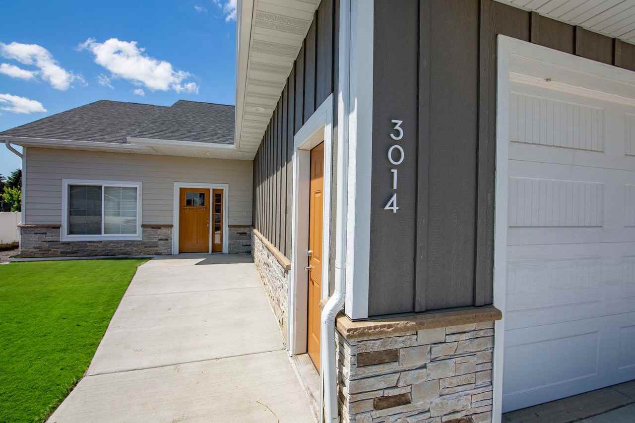 The Earl Luxury Twin Homes Apartments 29063014 Kamrose Drive/2904