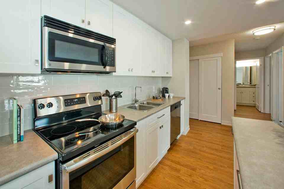 Squire Court Apartments and Waverly Place 97 Rockwood Ave, St