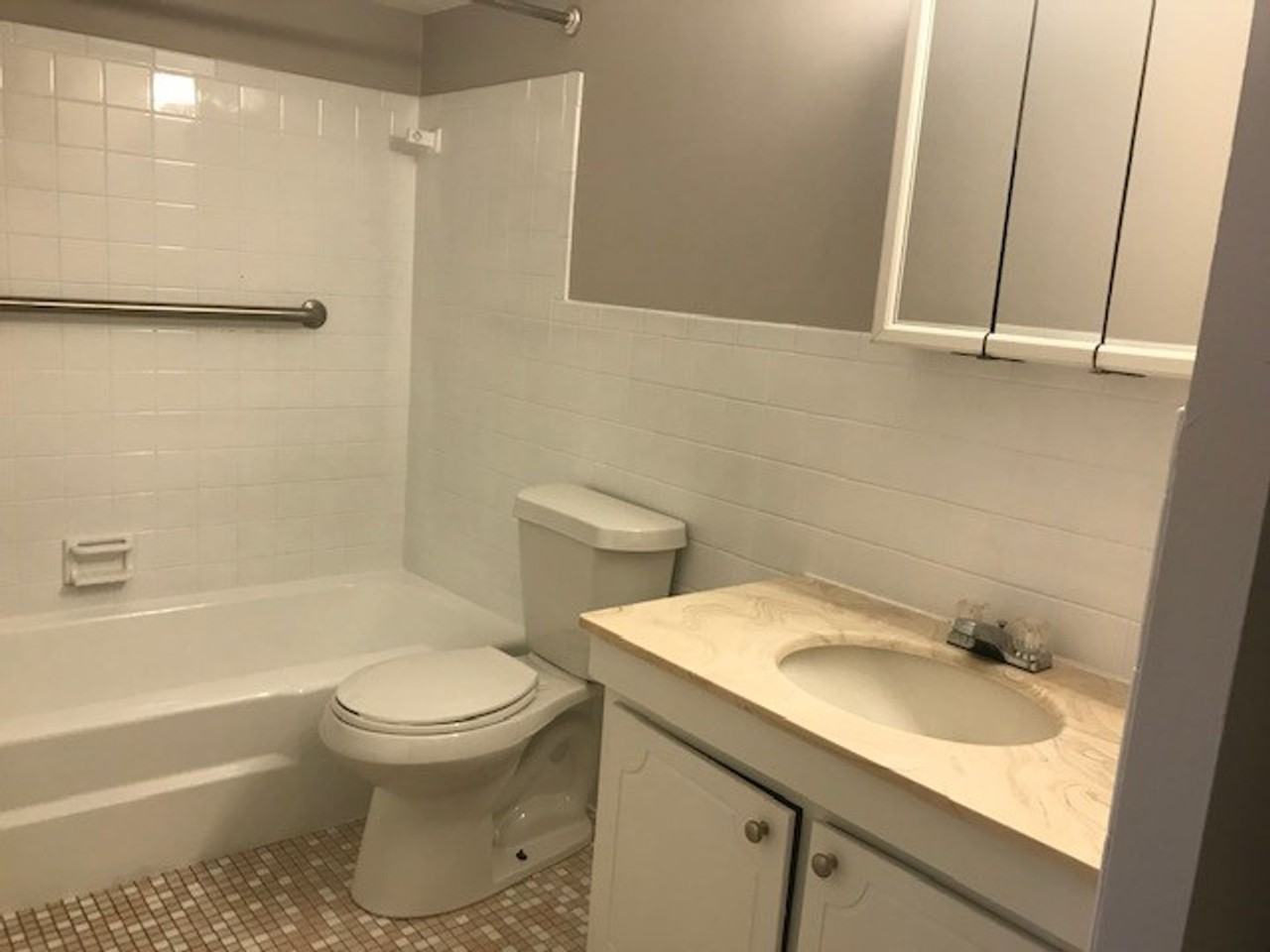 Apartment off 28th and Clyde Park Available Apartments 2700 Clyde