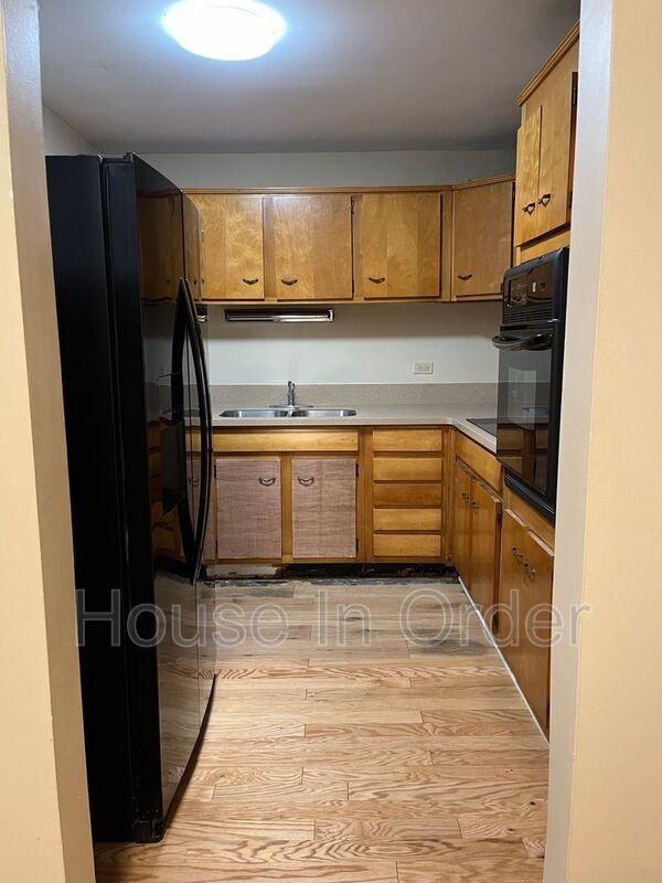 30 Edgemont Rd 16, Asheville, NC 28801 Studio Apartment for 1,100