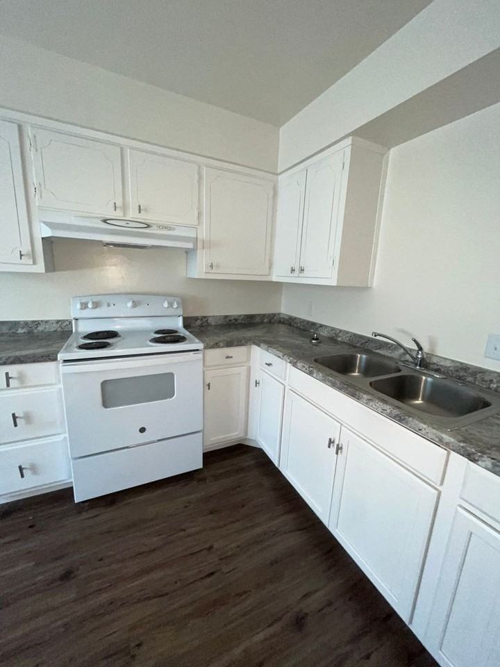 3239 Apartments 616 N Blackstone St, Tulare, CA 93274 Zumper