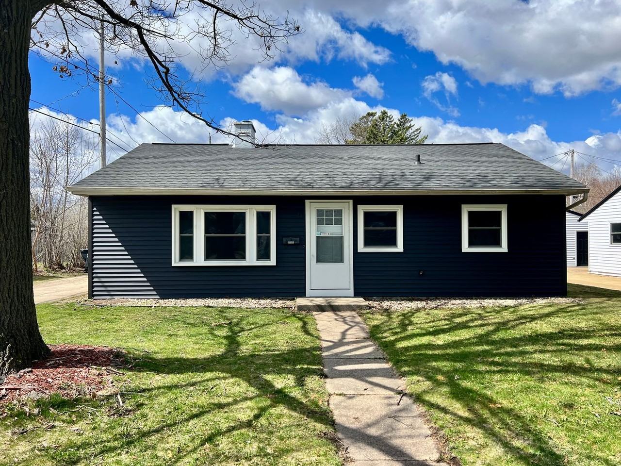 725 Mitchell St, Neenah, WI 54956 3 Bedroom House for 1,525/month Zumper