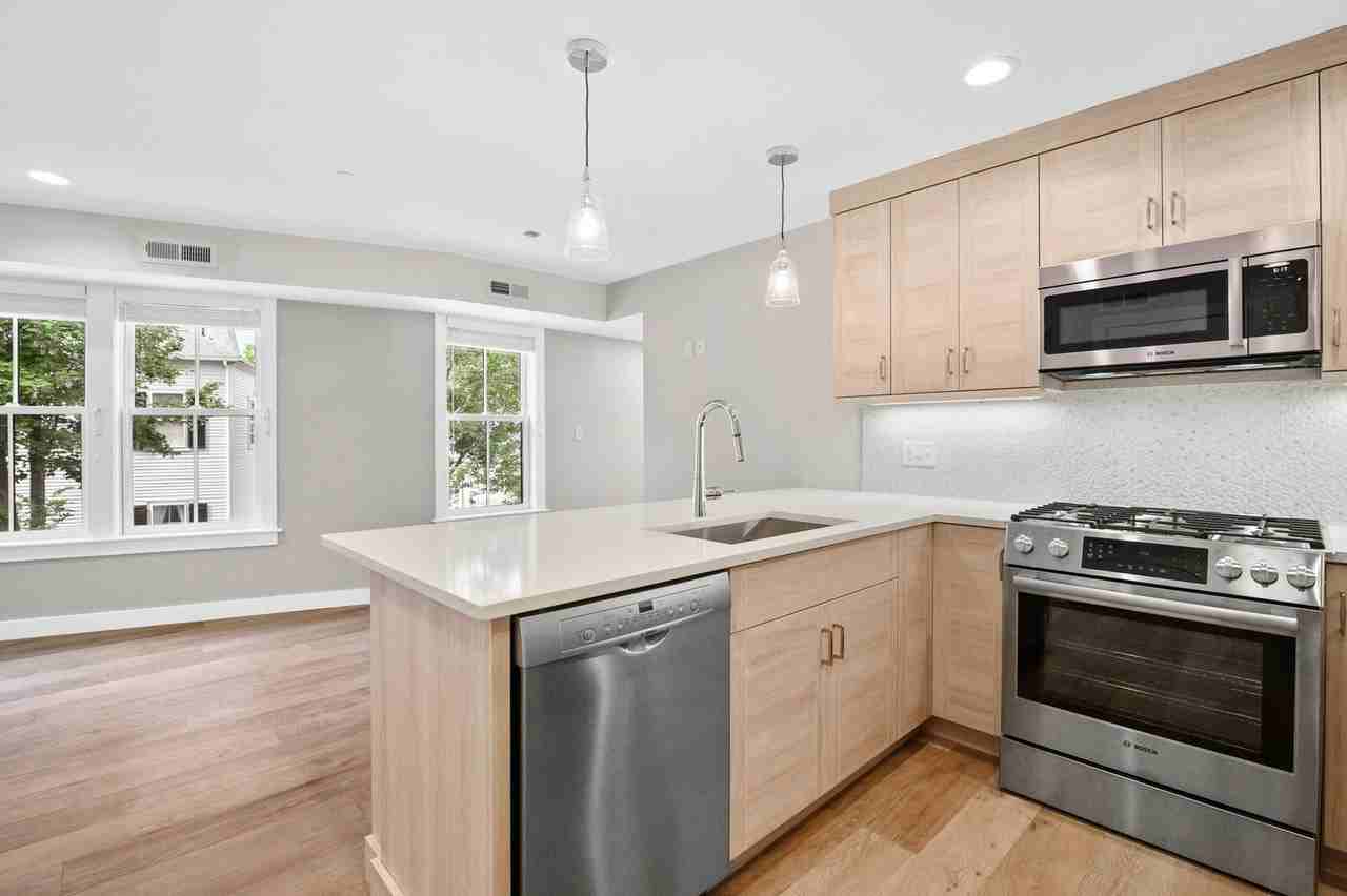 THE BREAKAWAY at SALEM COMMON LLC Apartments 94 Washington Sq E