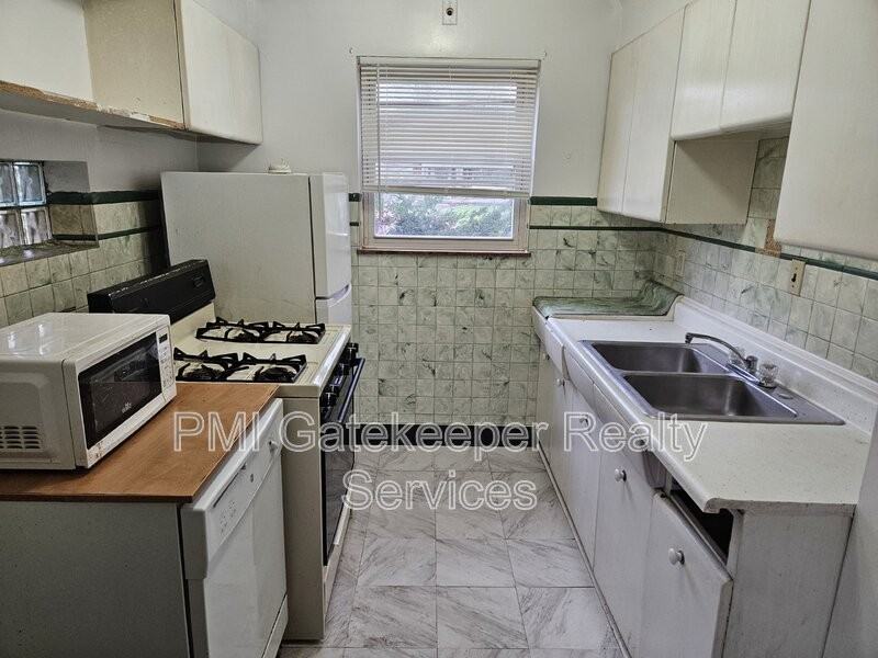 2437 Vera Ave 1, Golf Manor, OH 45237 2 Bedroom Condo for 850/month