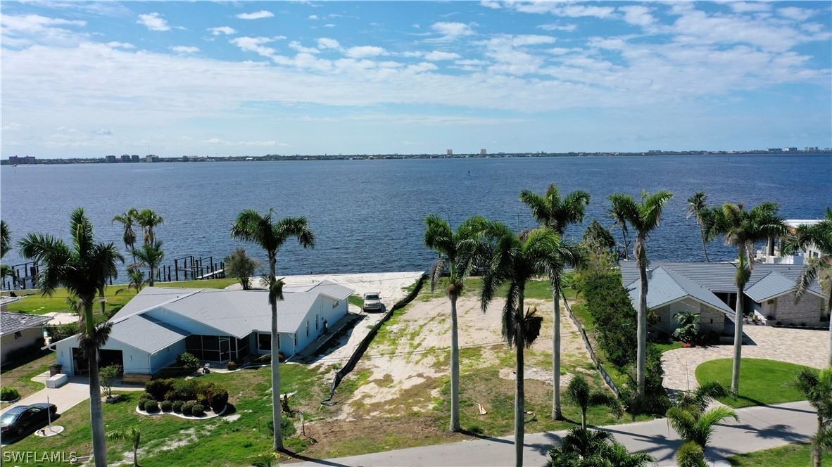 253 Bayshore Dr, Cape Coral, FL 33904 3 Bedroom House for 2,800/month