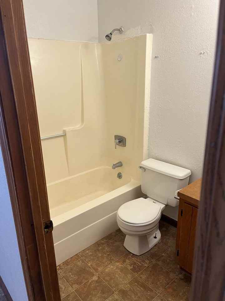 Live your best life in St. Clair at 1040 Plaza Ct. Apartments 1040