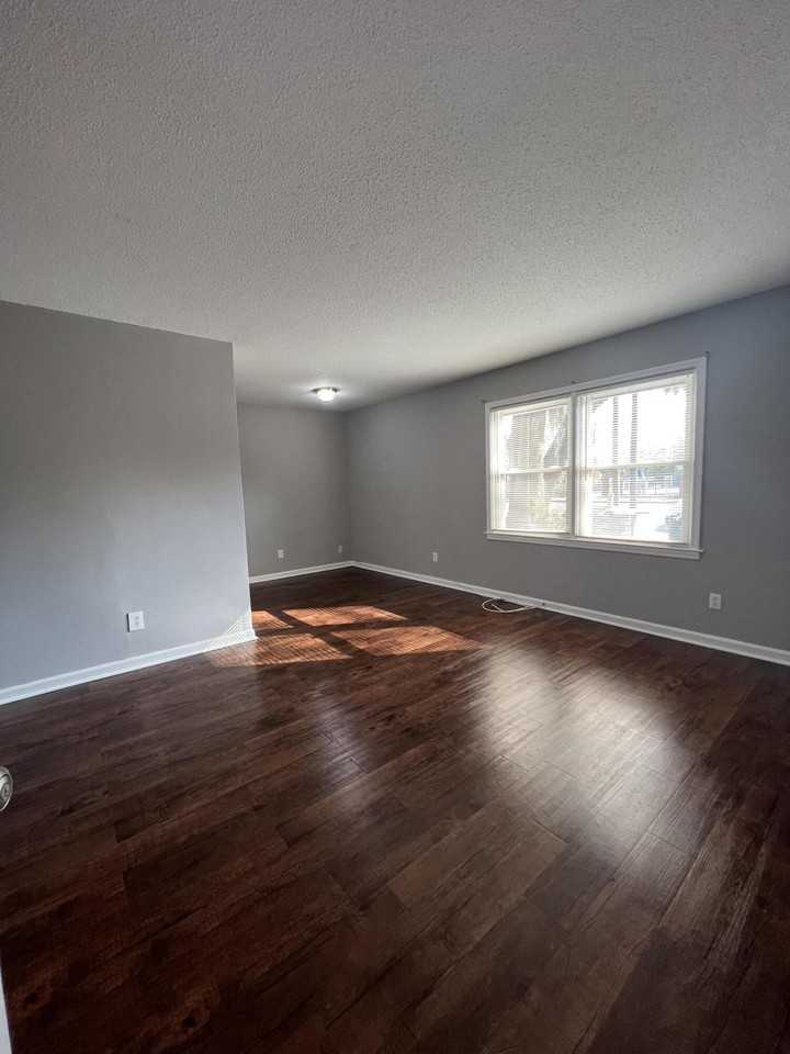 109 S Miller St B, Walterboro, SC 29488 2 Bedroom Apartment for 800