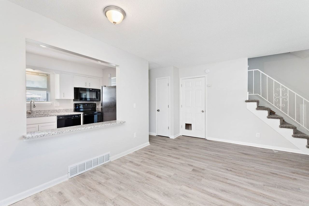 Twin Oaks Duplexes Apartments 218 E Washington St, Belton, MO 64012