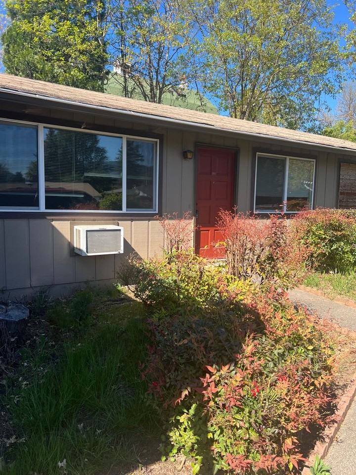 42623t 714728 NE Savage Apartments 714 Ne Savage St, Grants Pass