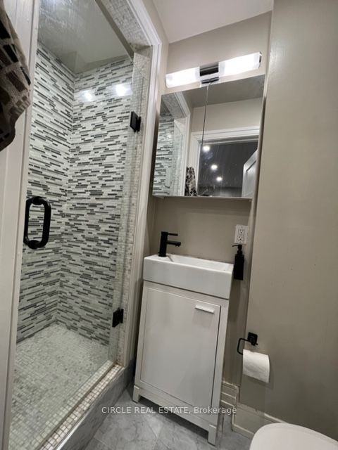 2 Penlea Avenue None, Toronto, ON M9V 1Y6 3 Bedroom House for 5,000